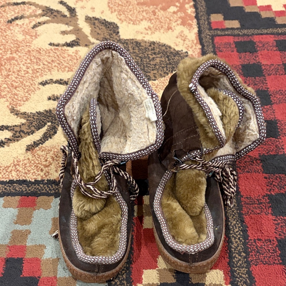 Womens vintage Polar Yodelers moccasins